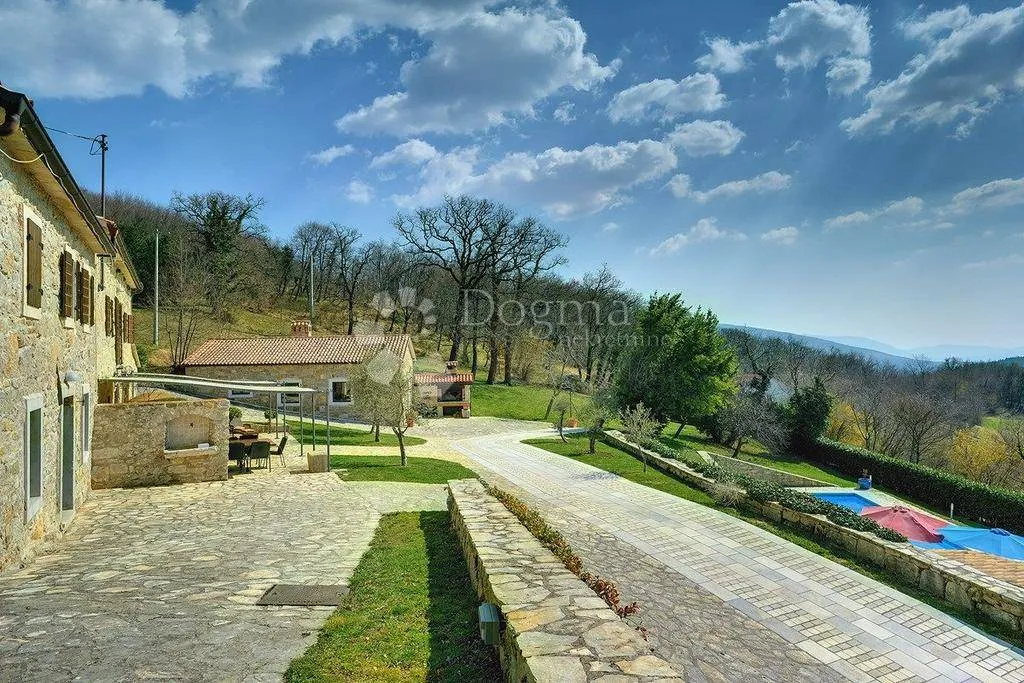 kamene vile u rustikalnom stilu s panoramskim pogledom - slika 42