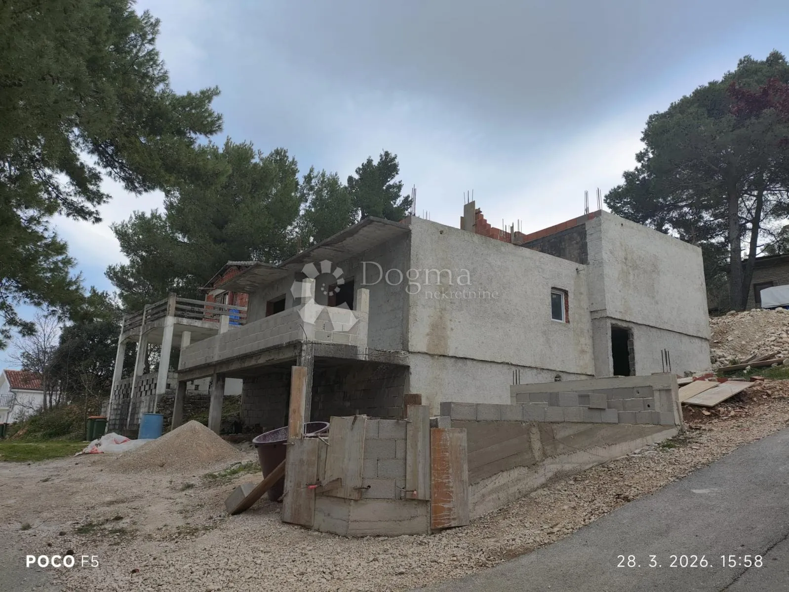 rijetka prilika - donji karin, kuća u roh-bau fazi, 150 m od mora, mirno vikend naselje - slika 2