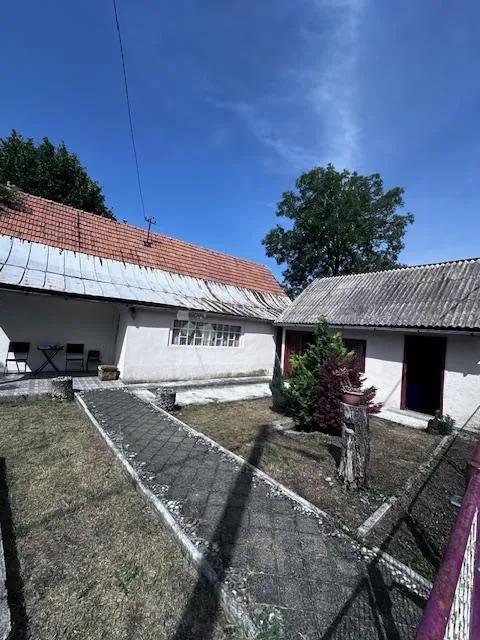 kuća sa 2 pomoćna objekta perušić konjsko brdo - slika 3