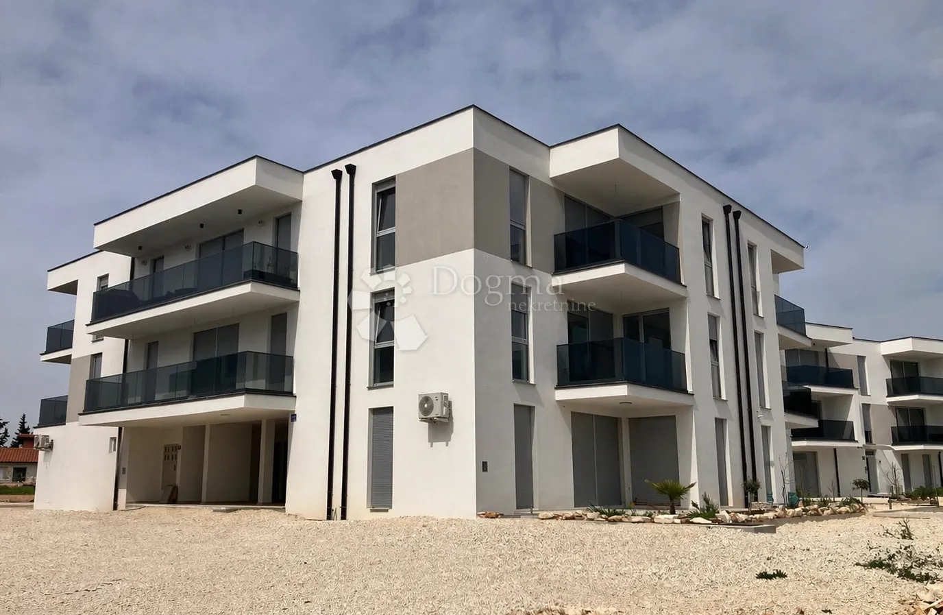 2s+db, 2. kat u novogradnji - 1 km od mora - 61,21 m2 - slika 1