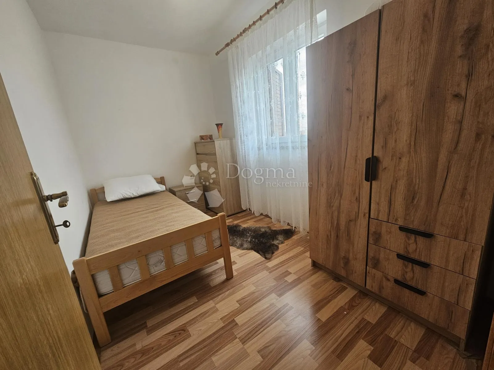 samostojeća kuća u puntu! - slika 13
