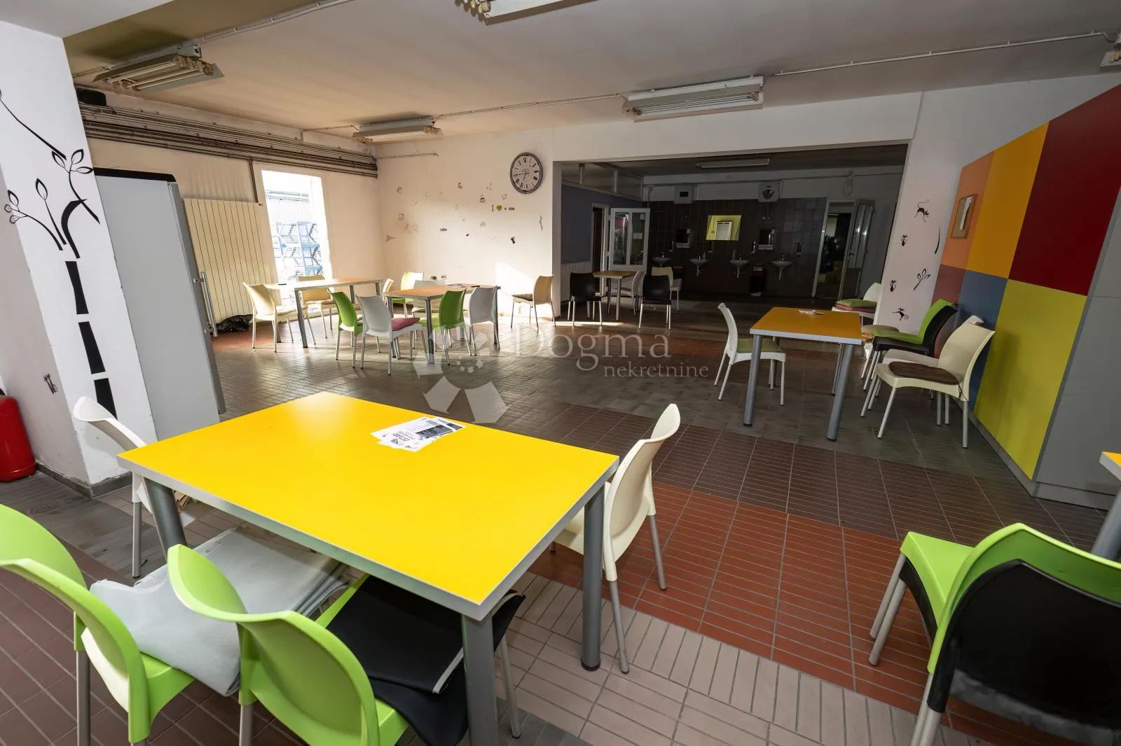 prodaje se poslovna zgrada – 1572 m² + dvorište 1236 m² - slika 17