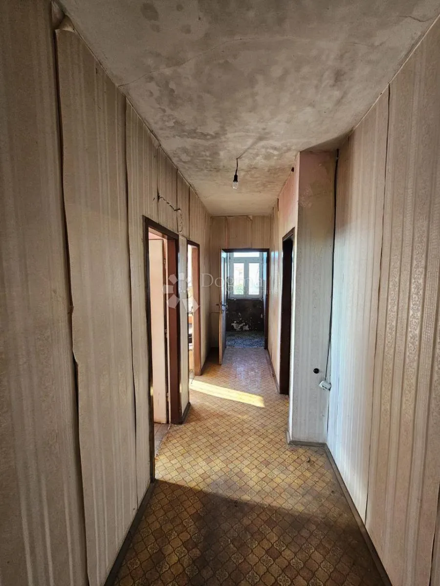 samostojeća stara kuća za renovaciju s pogledom na more! vadalj - slika 2