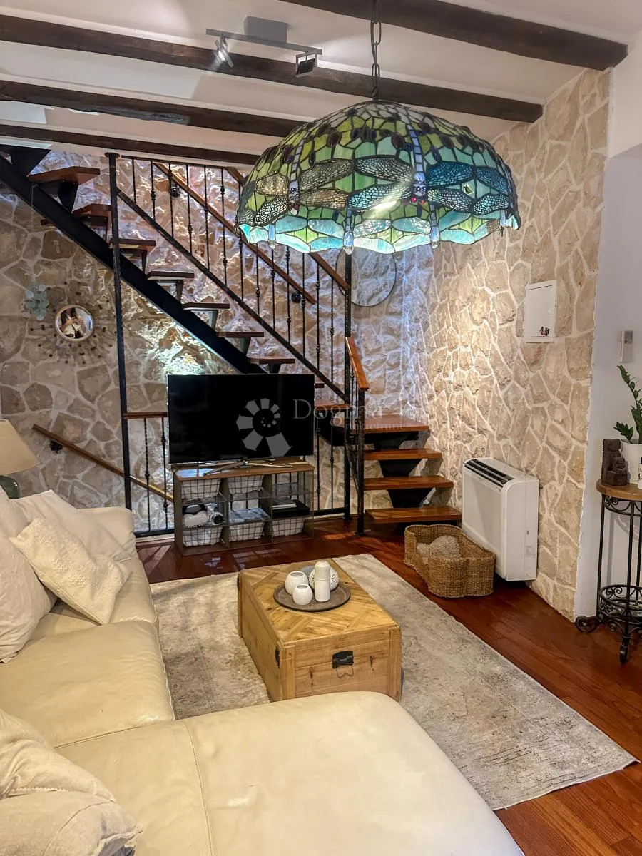 prekrasno obnovljena kamena kuća u srcu šibenika, 151 m² - slika 3