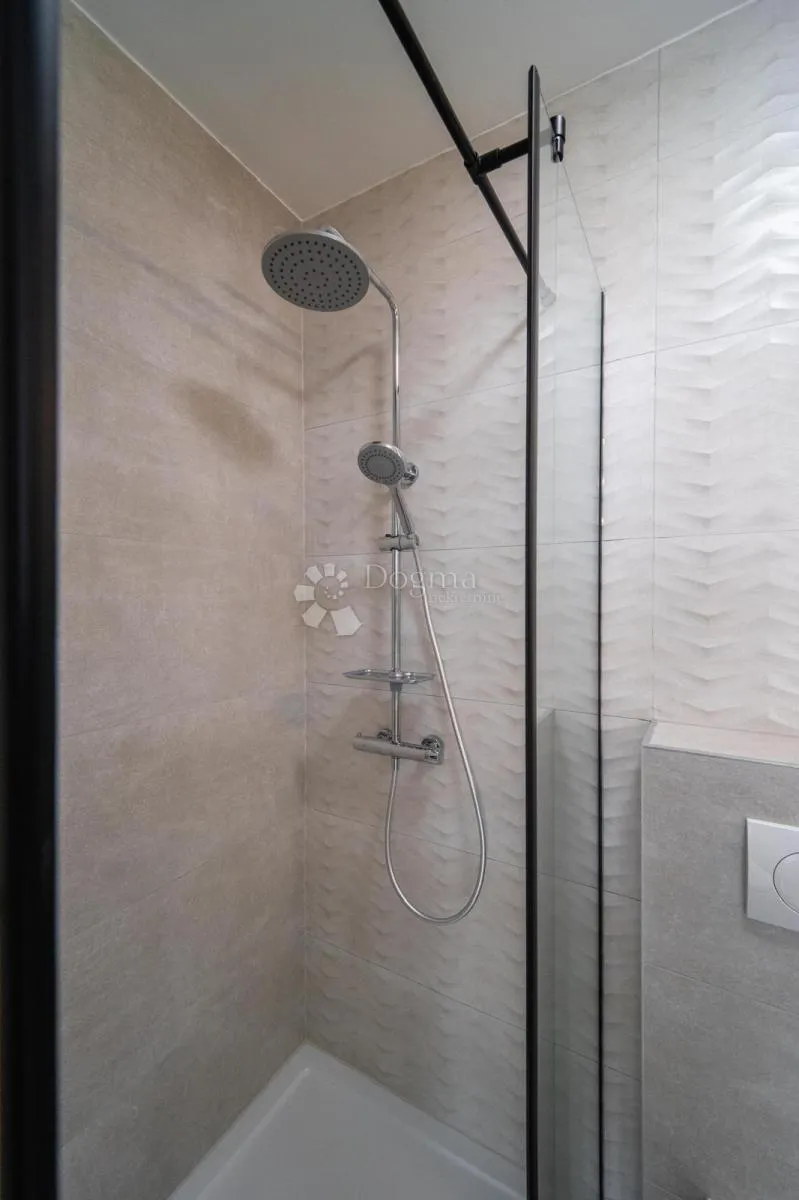 ekskluzivni apartman u novalji - slika 7