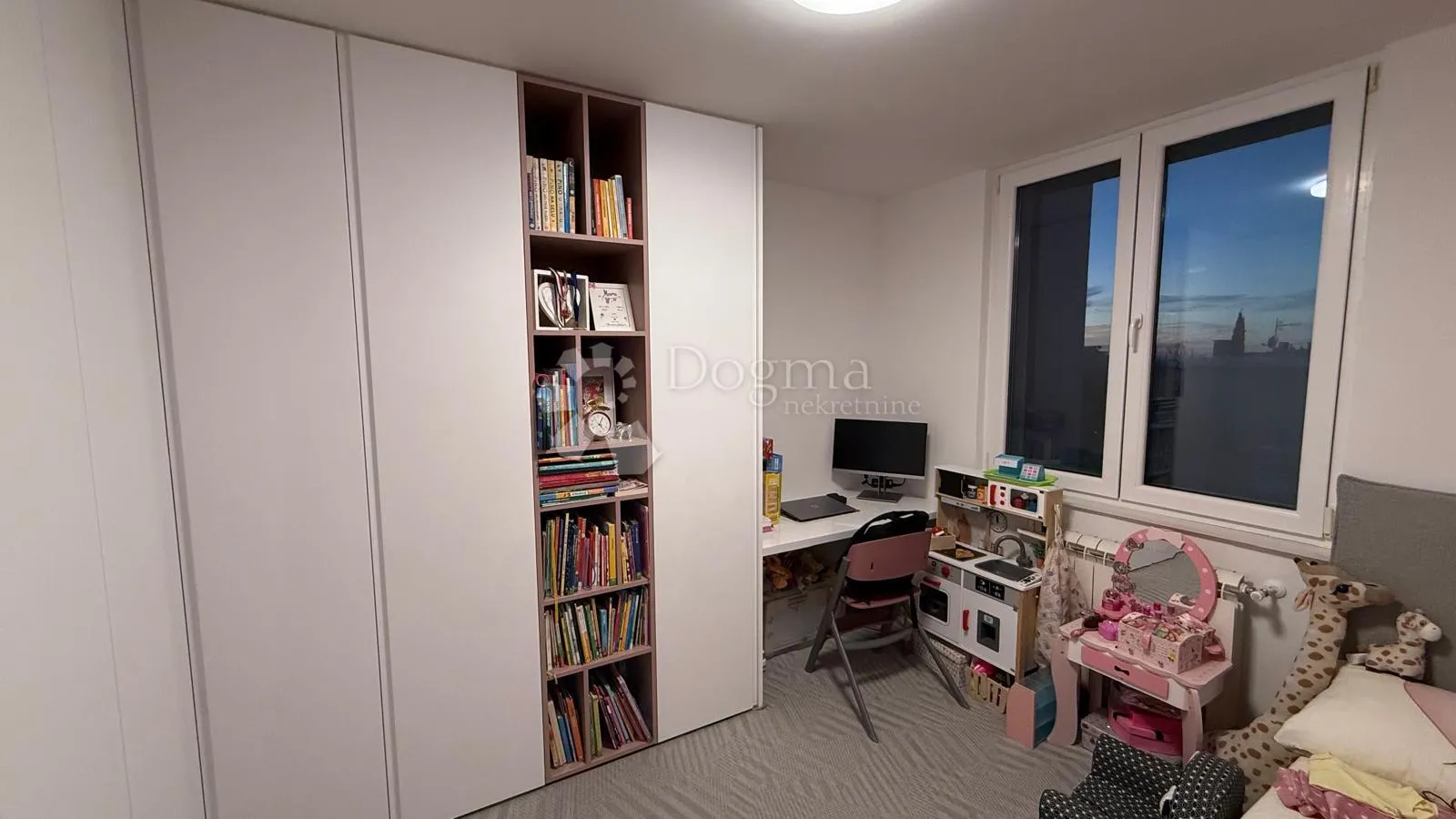 moderan renoviran stan - 5 minuta do mora! - slika 19