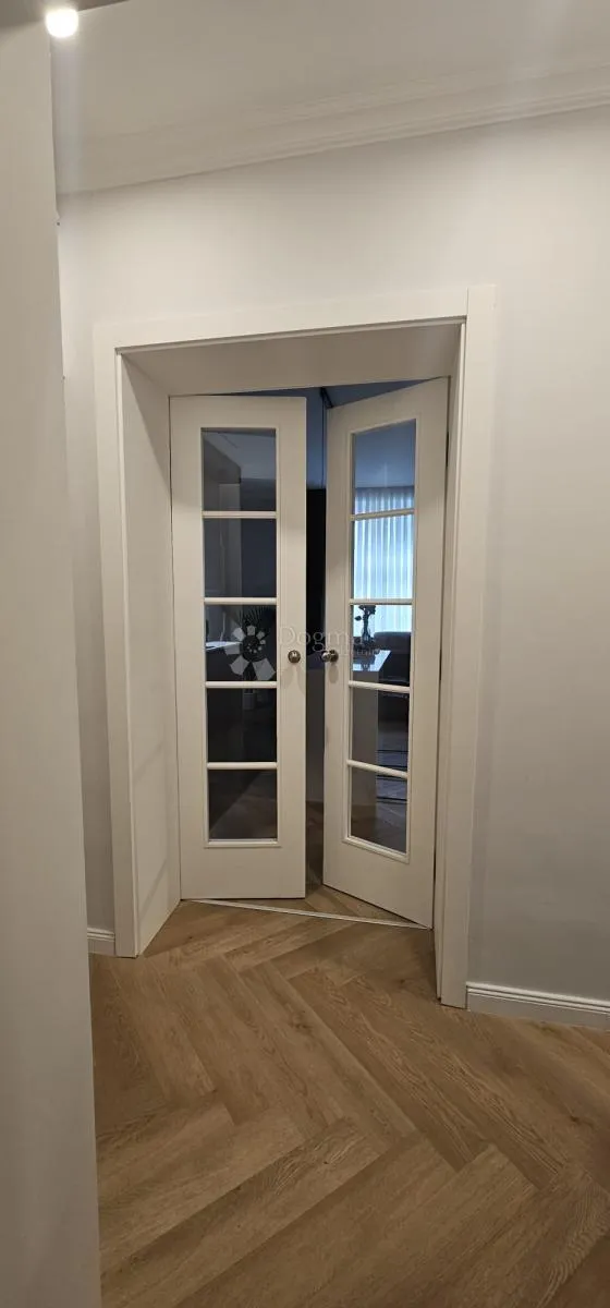 centar grada, najam uređenog stana - slika 32
