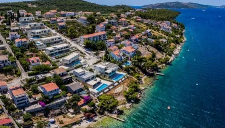 moderna vila sa bazenom,drugi red od mora iii - slika 20