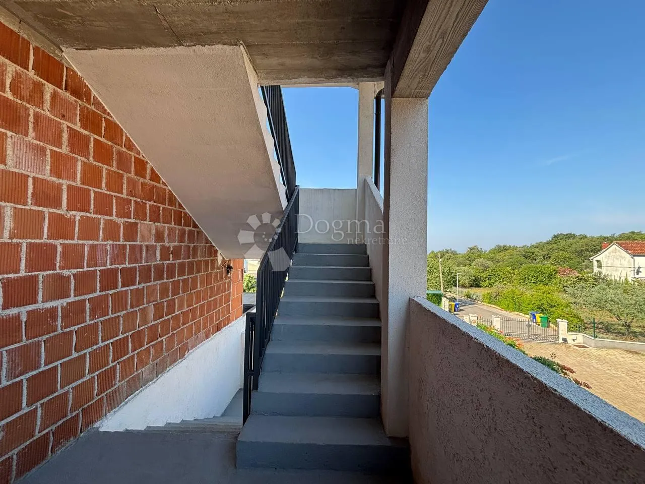 dvije stambene jedinice u roh-bau fazi + 591 m² okućnice – rovinjsko selo - slika 5