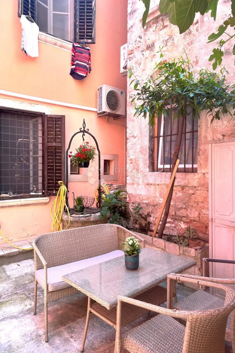 rovinj – unikatna kuća s vrtom u srcu starog grada - slika 3
