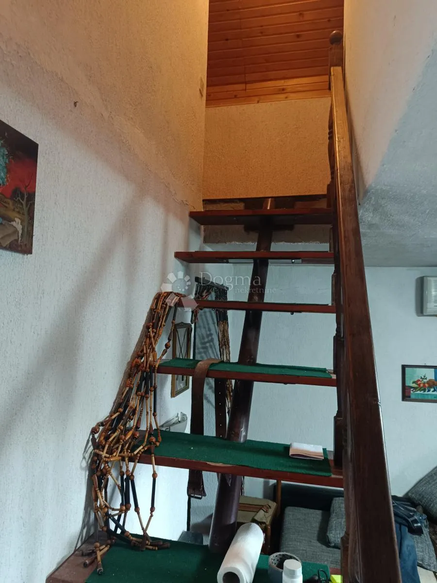 kuća u prirodi nedaleko javnog prijevoza - slika 11
