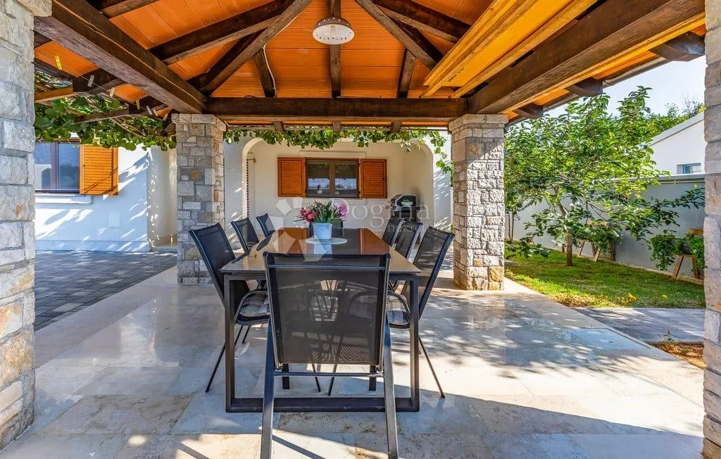 medulin, kuća sa dva apartmana na mirnoj lokaciji - slika 2