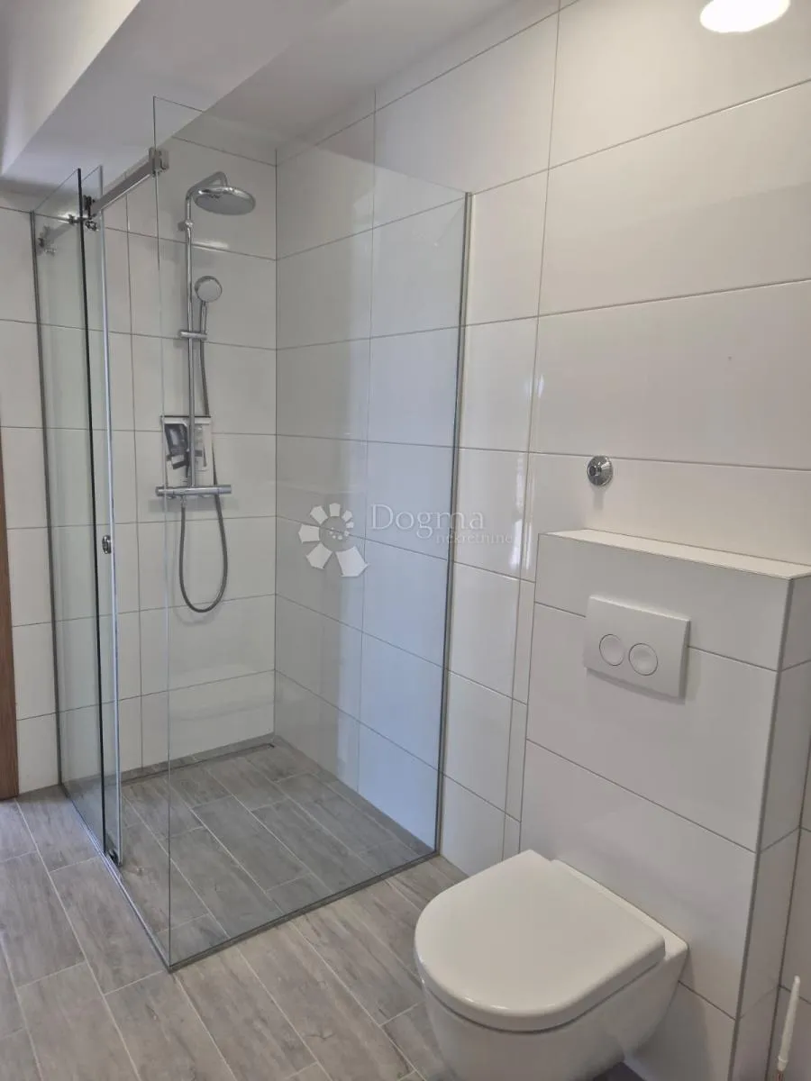 prodaje se – elegantan dvosoban stan u prizemlju u novogradnji, primošten - slika 9