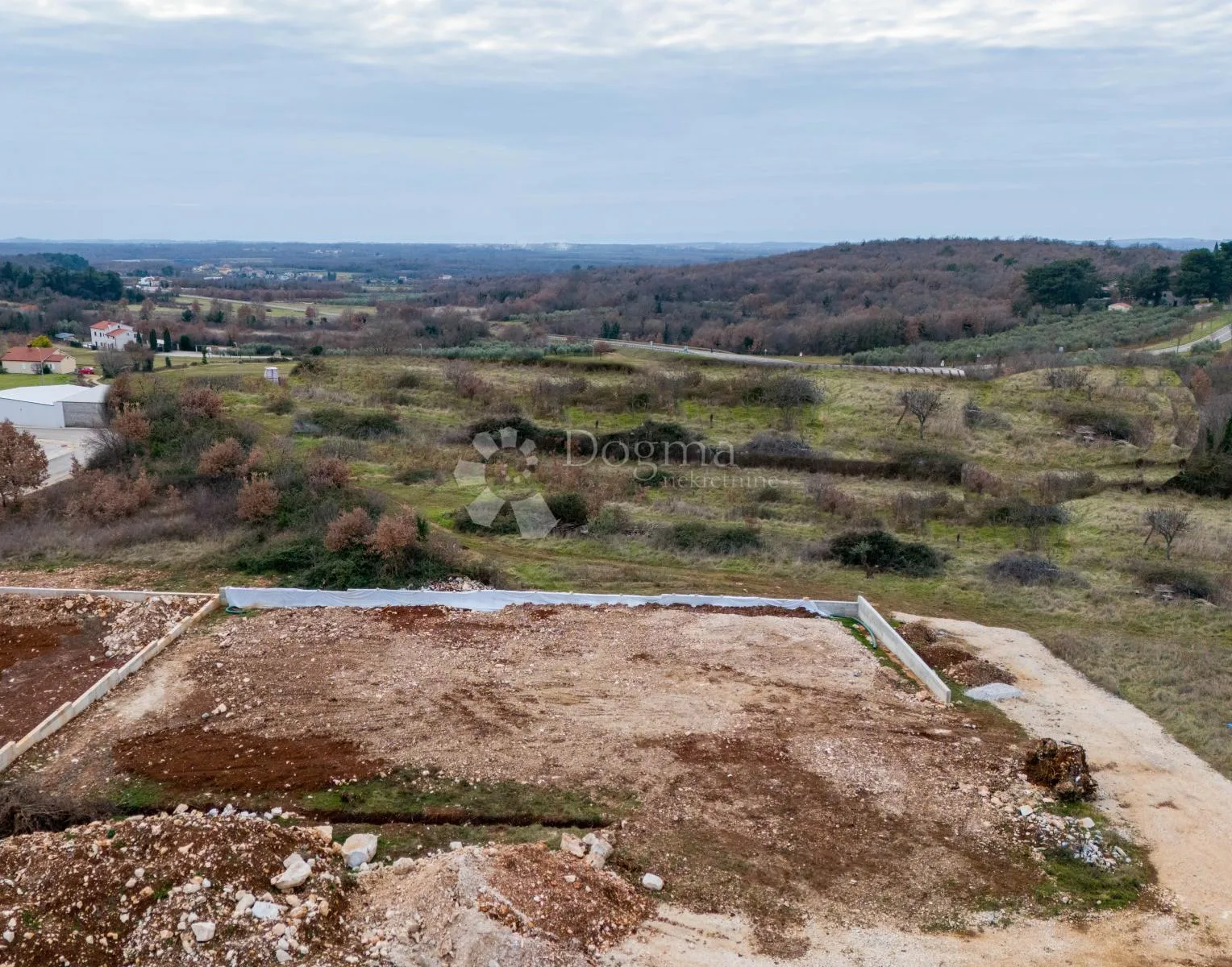 višnjan, atraktivno zemljište s panoramskim pogledom na more - slika 2