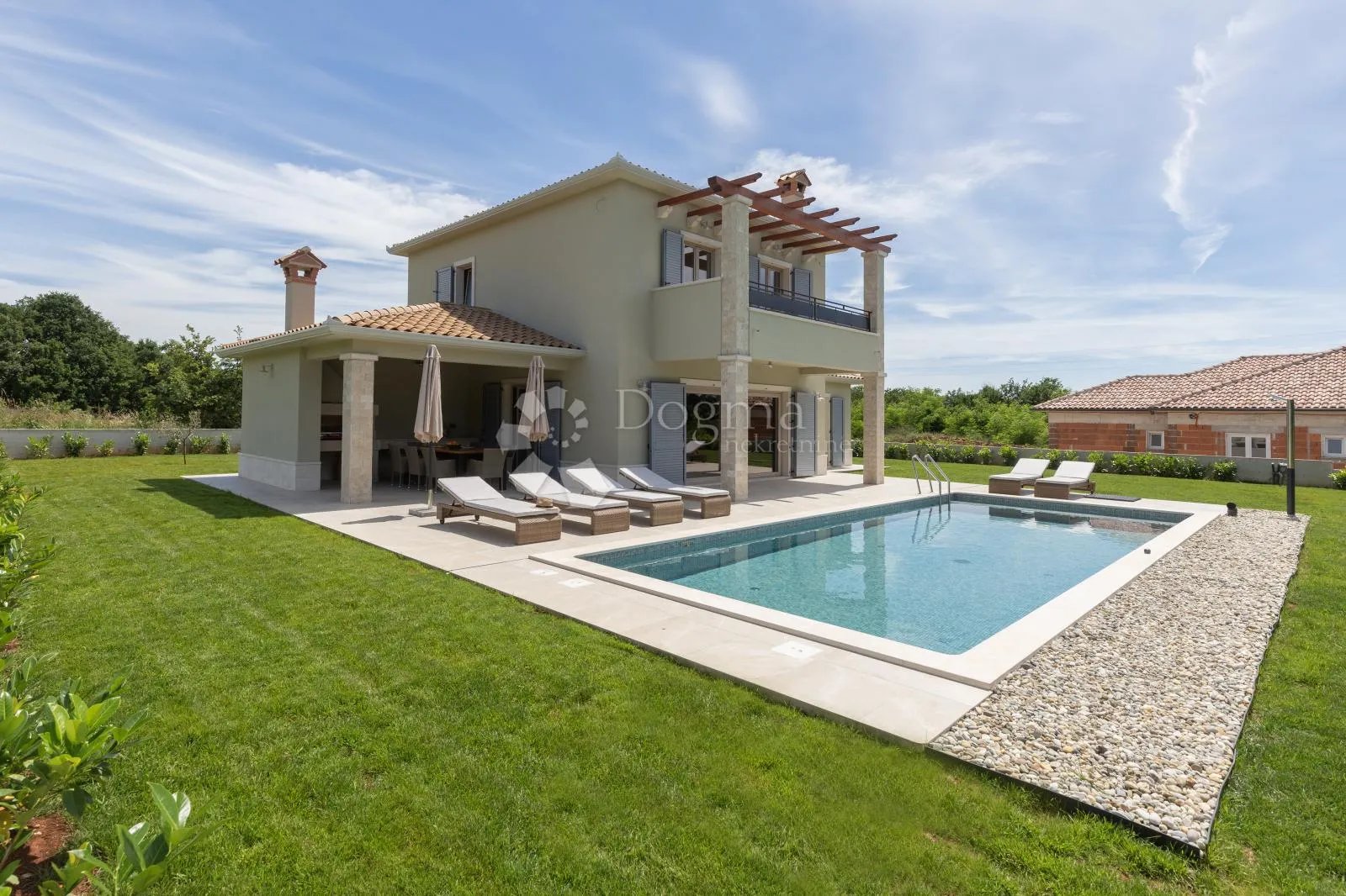 potpuno opremljena villa, na mirnoj lokaciji! - slika 48