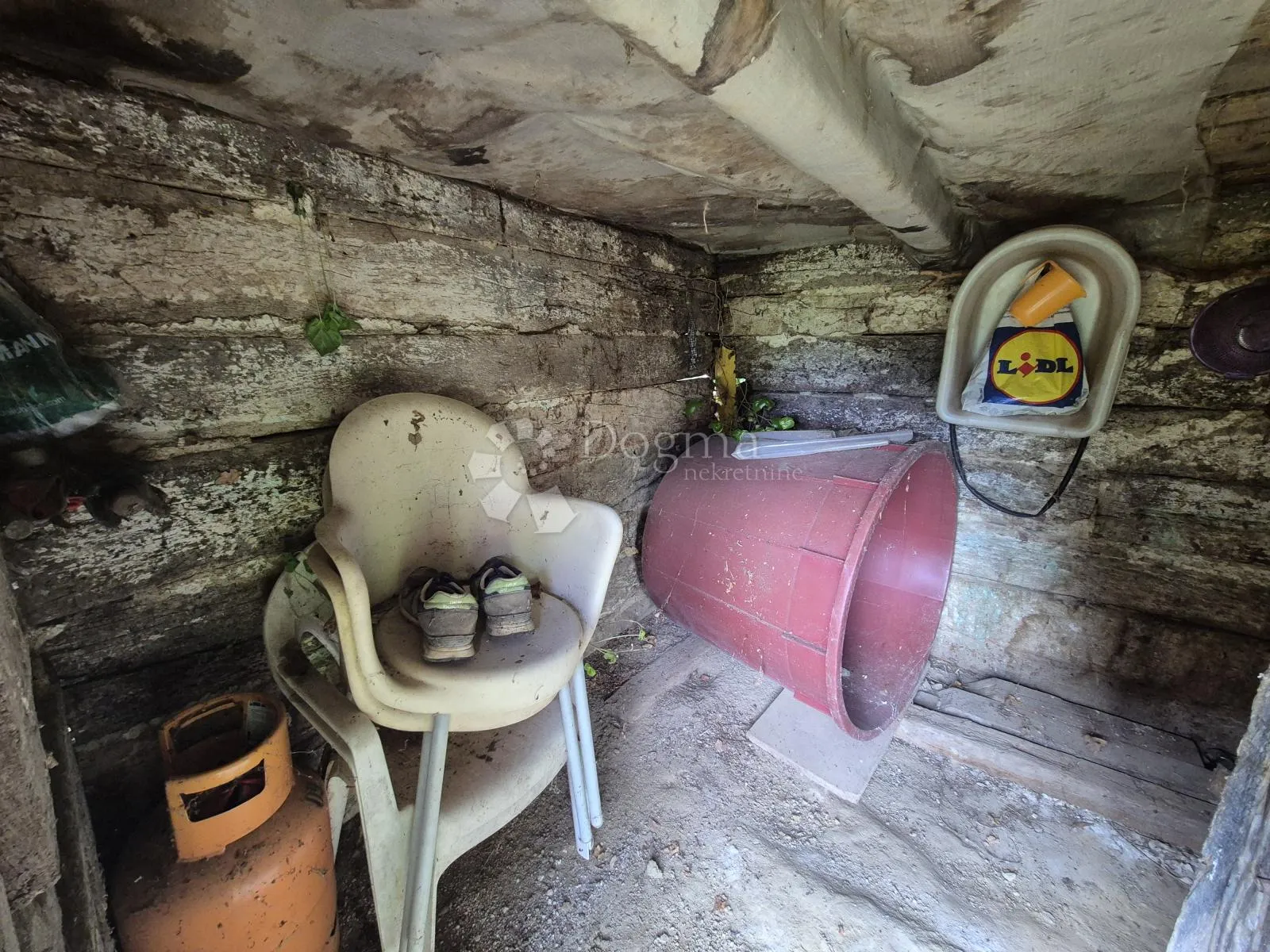 drvena kljet sa uporabnom pored šume na bregu nadomak zaboka! - slika 13