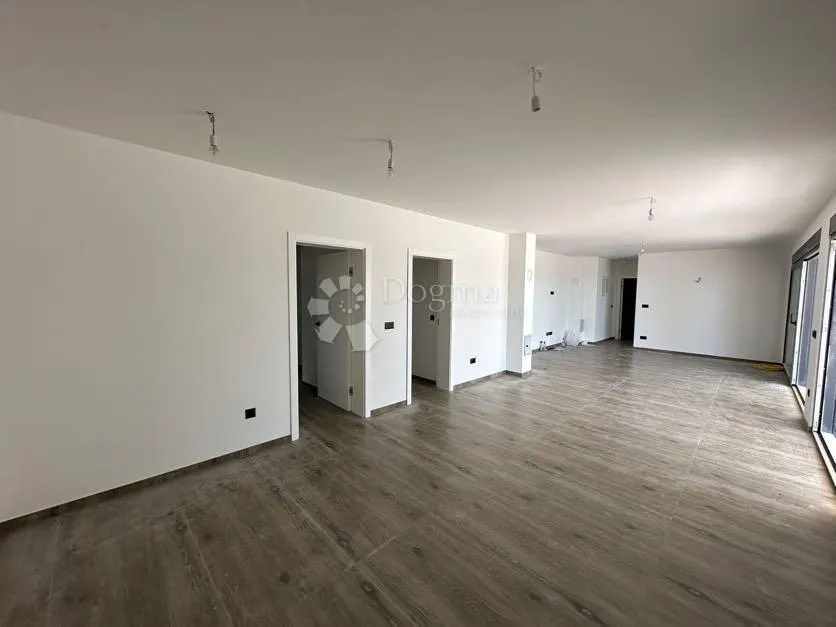 luksuzni apartman na moru - slika 7