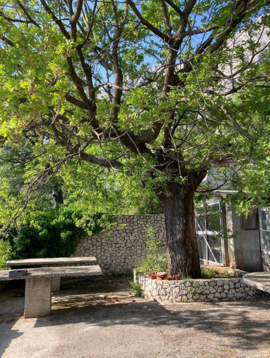 građevinsko zemljište sa objektom, bast, baška voda - slika 1