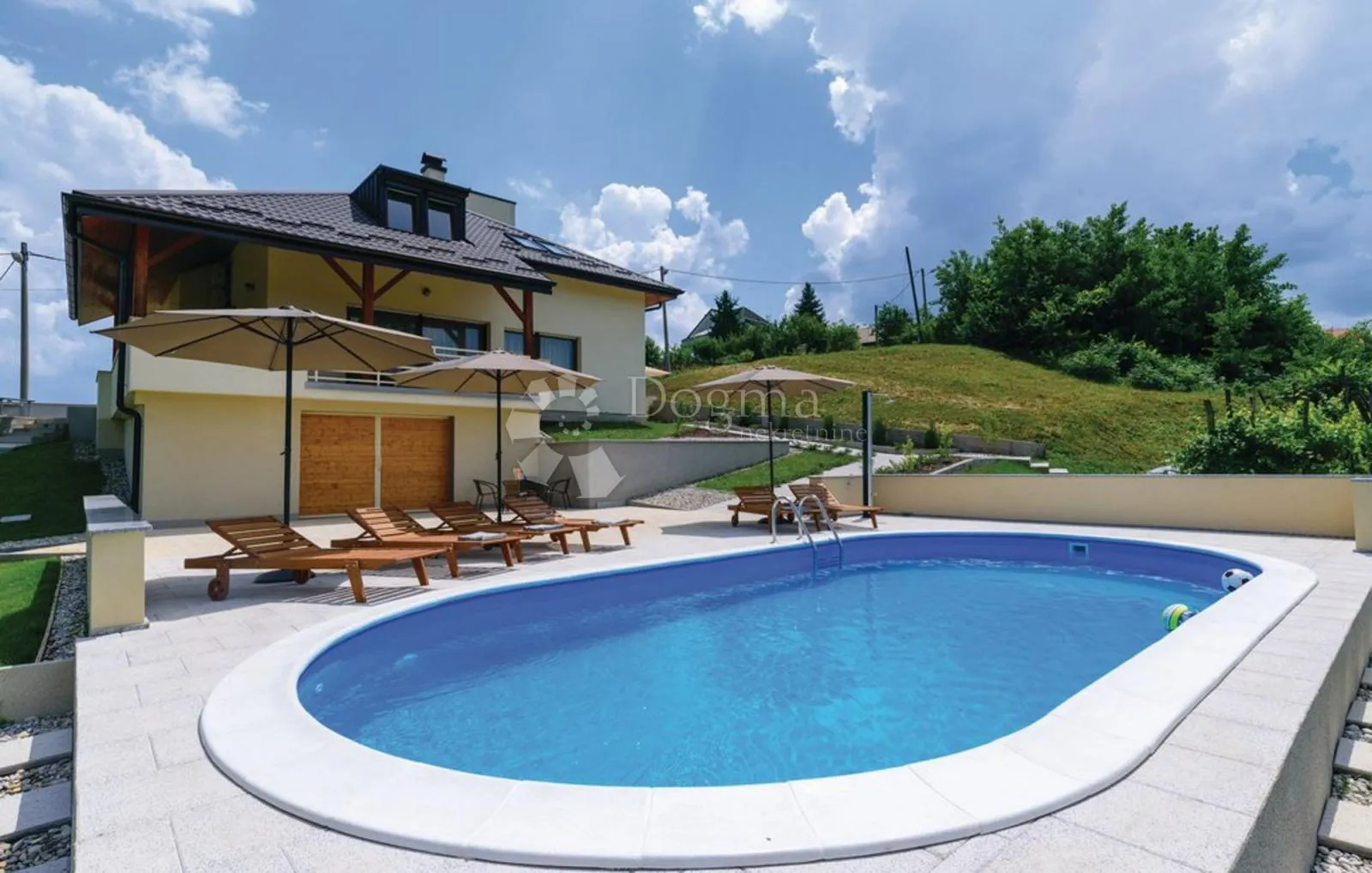 Vila s bazenom i velikom okućnicom – Brezovica - Starjak, Zagreb
