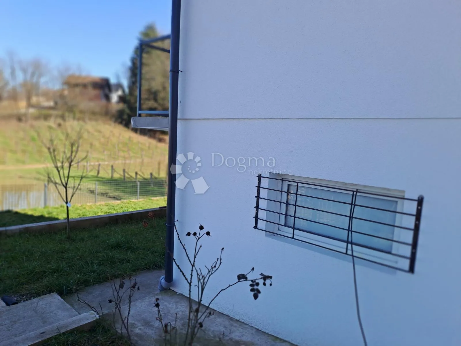 novo uređena kuća s krasnim pogledom - slika 7