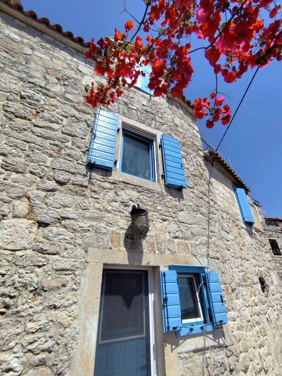 autentična kamena kuća s terasom i otvorenim pogledom na more - slika 1
