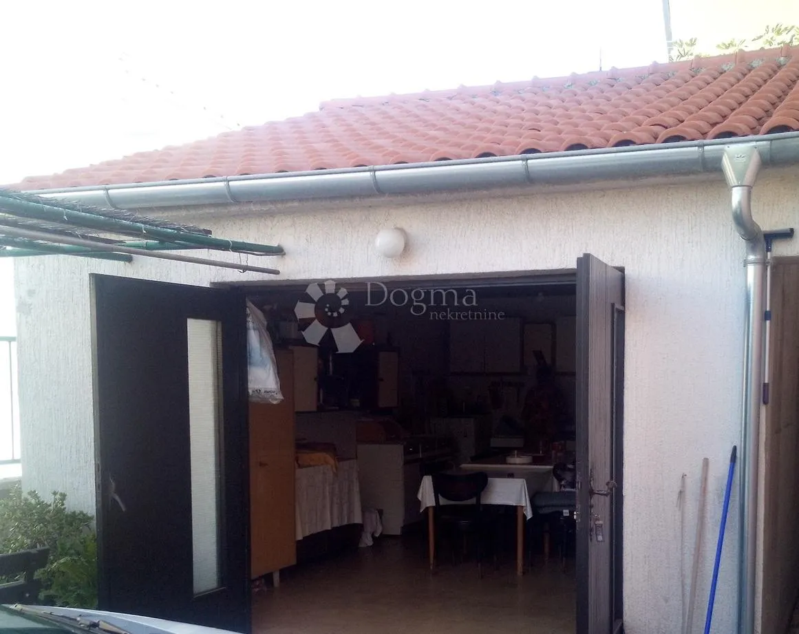 zadar, kuća sa 3 stana i pomoćnom zgradom - slika 3