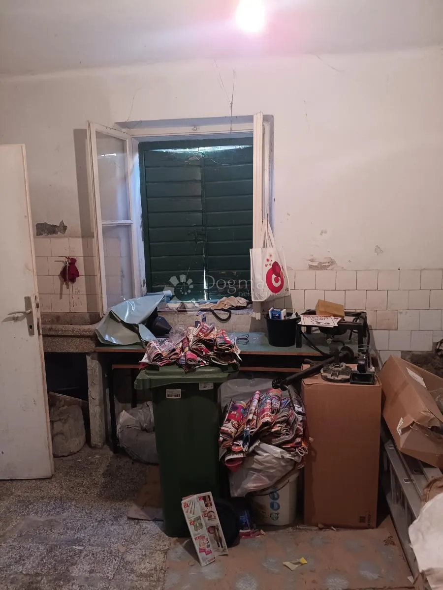 kuća za adaptaciju kaštel lukšić - slika 29