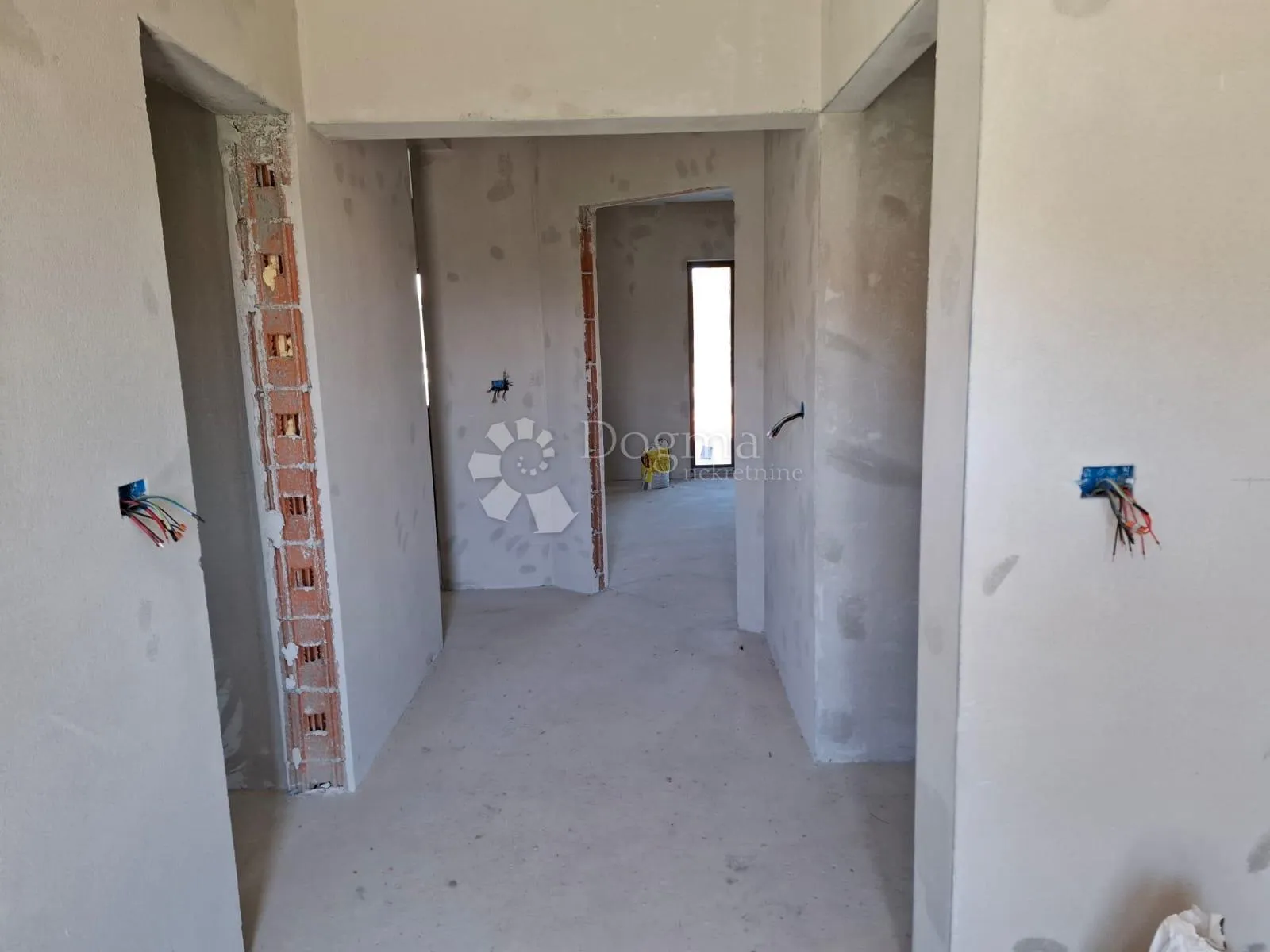 villa u rovinjskom selu, roh bau 550 m2, sa građevinskom okućnicom - slika 27