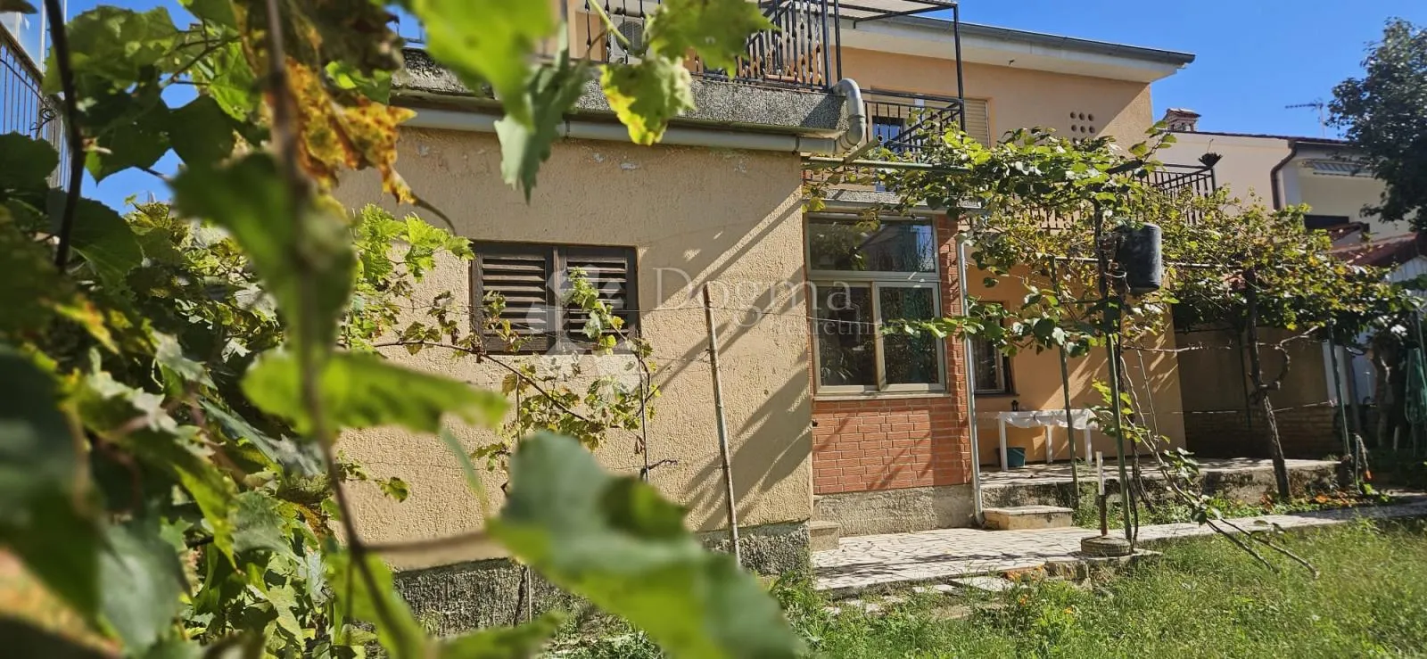kuća sa 3 stana - slika 2