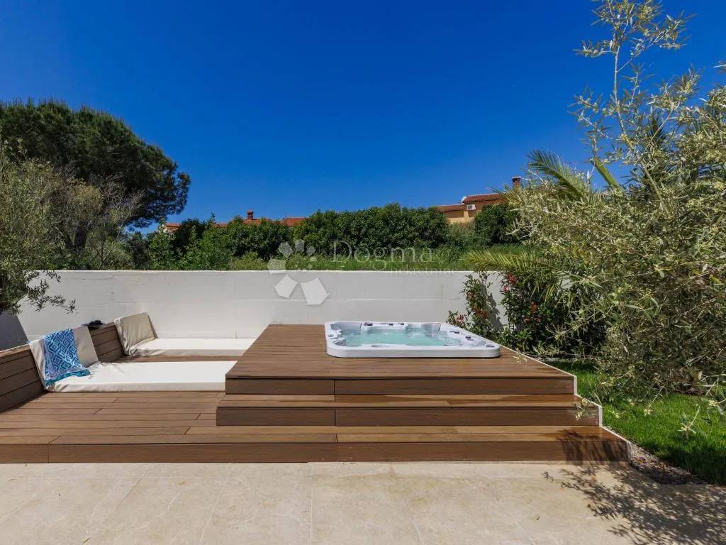 poreč - luksuzna vila s bazenom, wellnessom i 3 spavaće sobe - slika 29