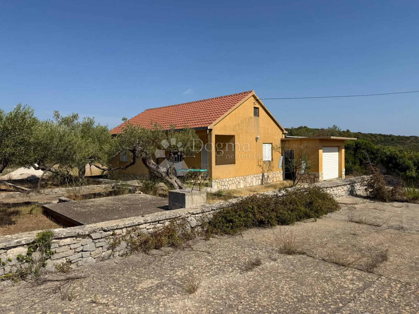 kuća hvar- zastražišće 110m2 + 500m2 okučnice - slika 4