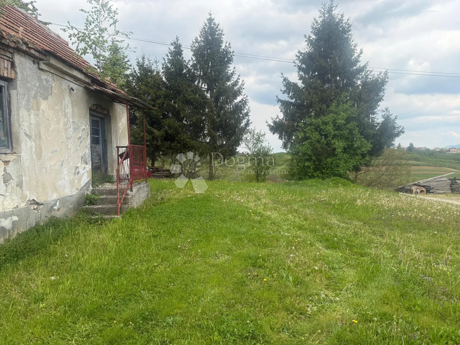 kuća + zemljište 1330 m2 - potencijal - slika 3