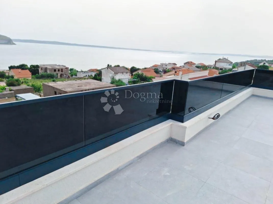 vila na 250m od mora, rtina - slika 2