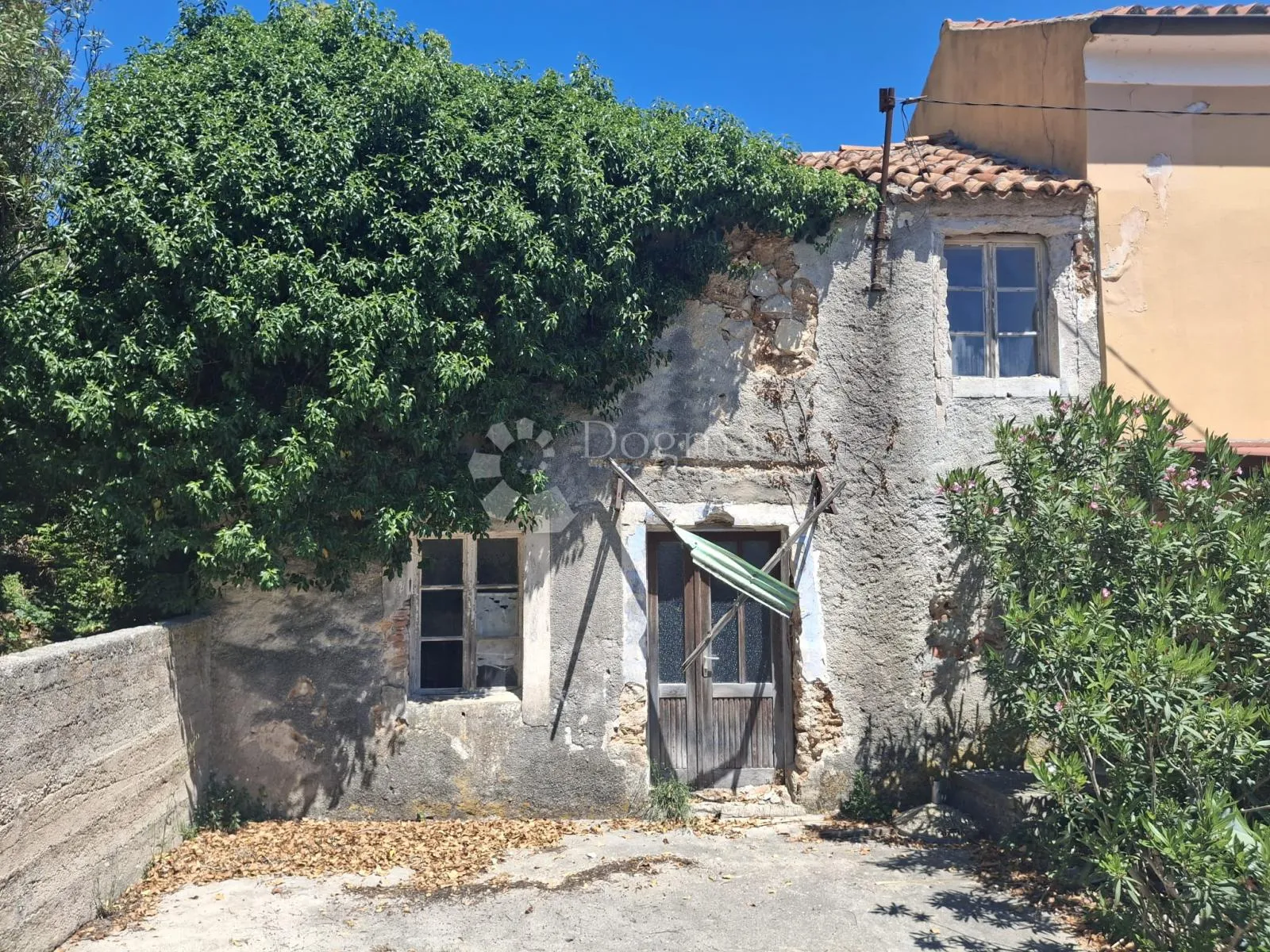 Starina za kompletnu adaptaciju. Odlična pozicija i pogled na more! - Barbat na Rabu, Rab