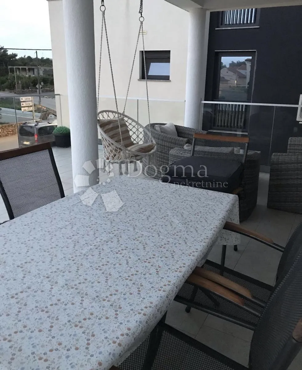 prodaje se kat kuće s dva moderno namještena apartmana centar vira - slika 4