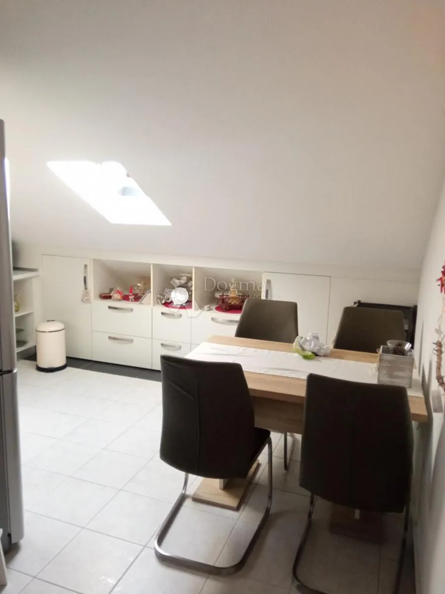 trogir – potkrovlje, 2s stan, parking, odlična lokacija - slika 5
