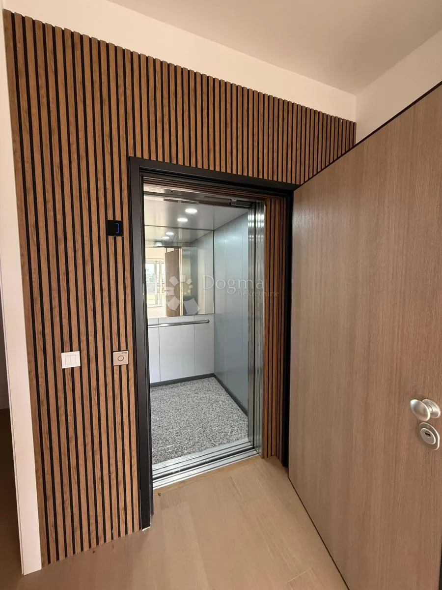 luksuzan dvoetazni penthouse s liftom u velikoj gorici - slika 19