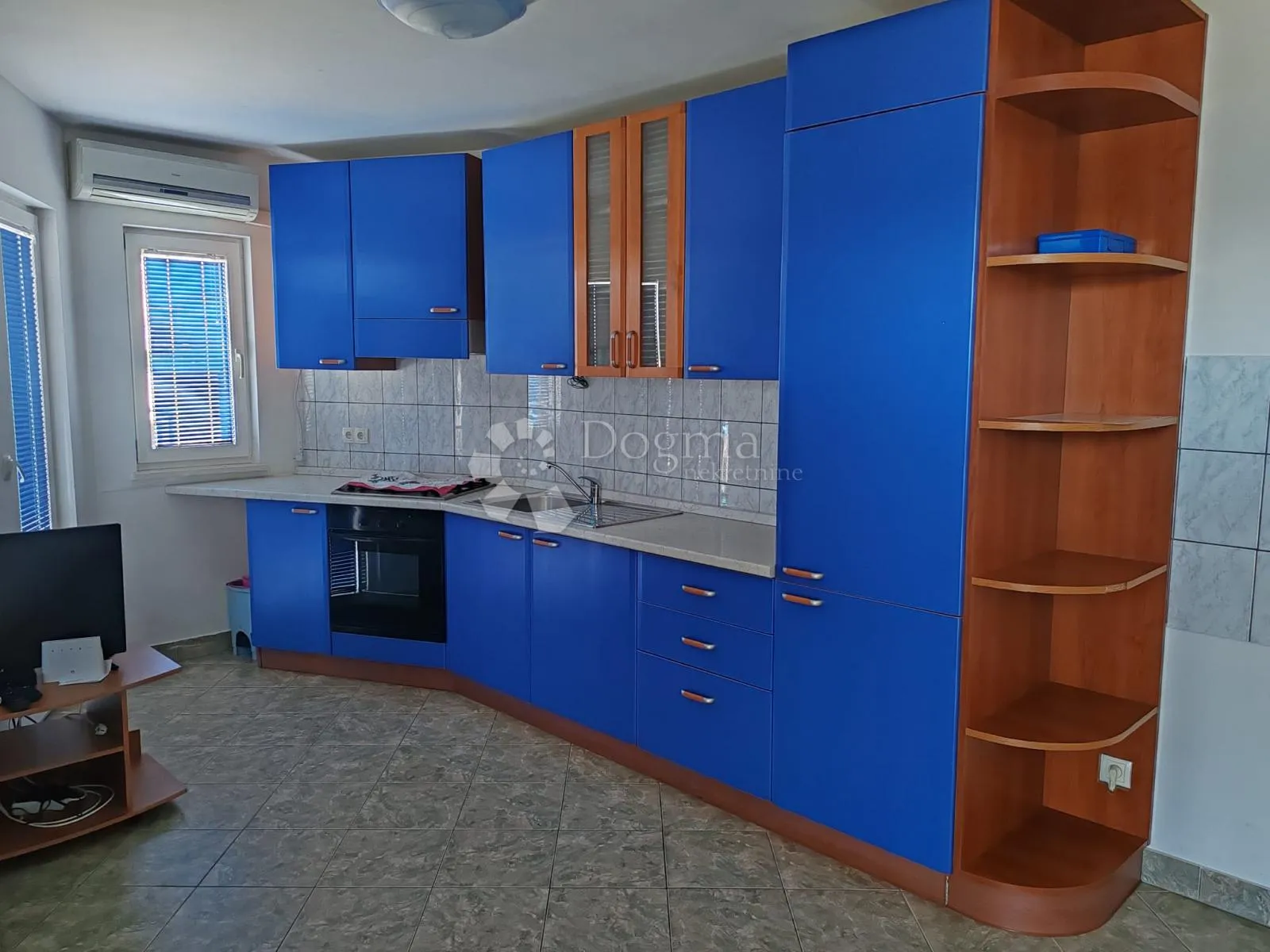 zatoglav - kuća nadomak mora sa 7 apartmana i poslovnim prostorom - slika 27