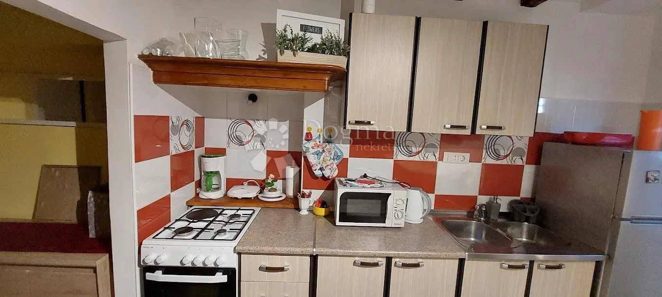 kuća sa 3 apartmana u centru rovinja! - slika 24