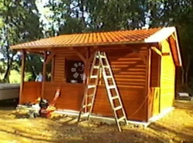 parcela sa malom kućicom - slika 3