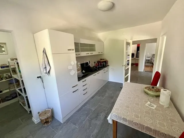 bribir,samostojeća kuća sa dva stana - slika 15
