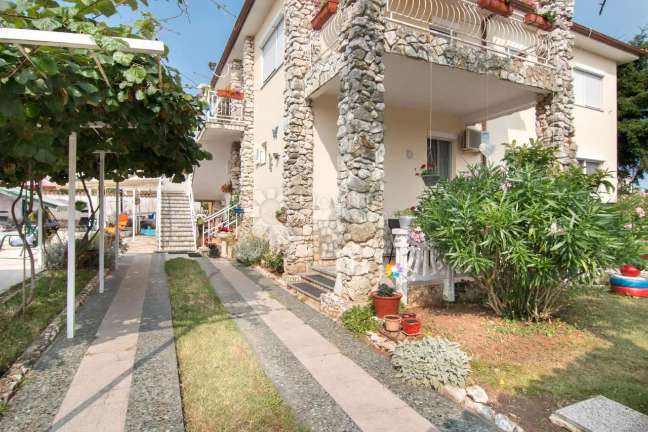kuća sa bazenom i 4 stambene jedinice - 600m od plaže - slika 59