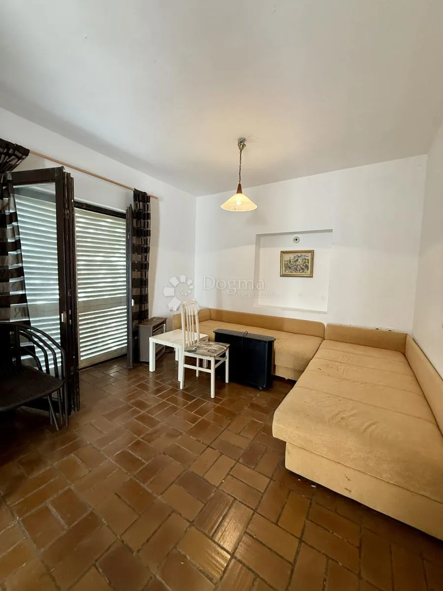 prodaje se apartman u centru malog lošinja - slika 2