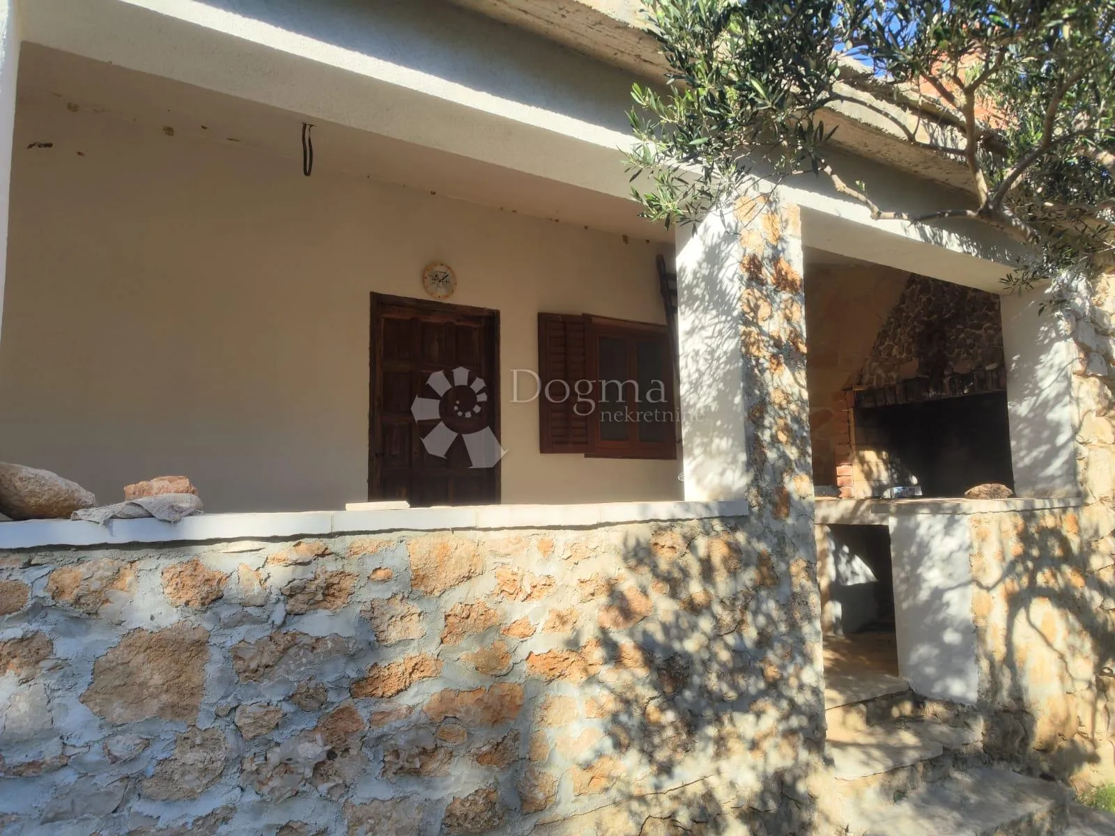 bol 2 kuće + vinograd od 9614m2 s top pogledom - slika 9