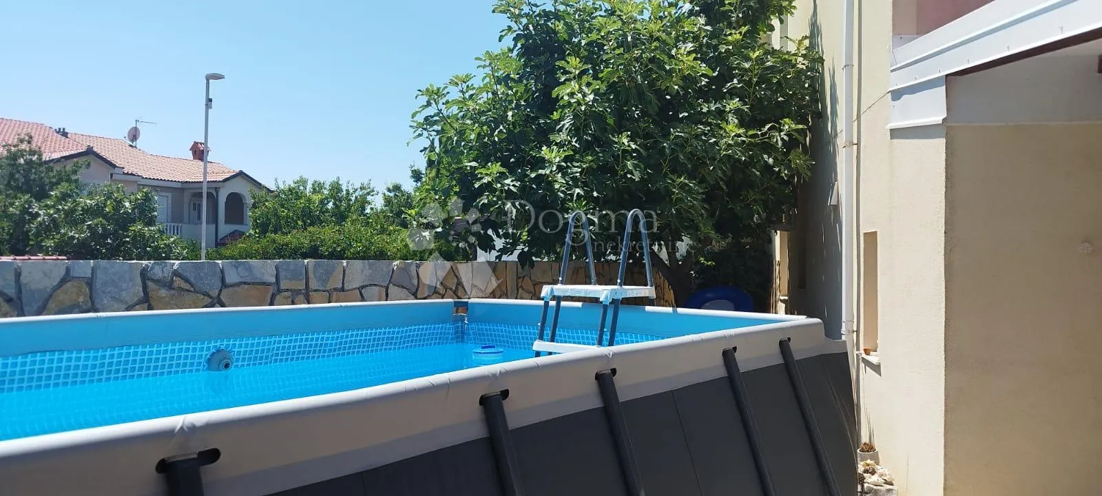 grad krk - apartman s velikom okućnicom - slika 1