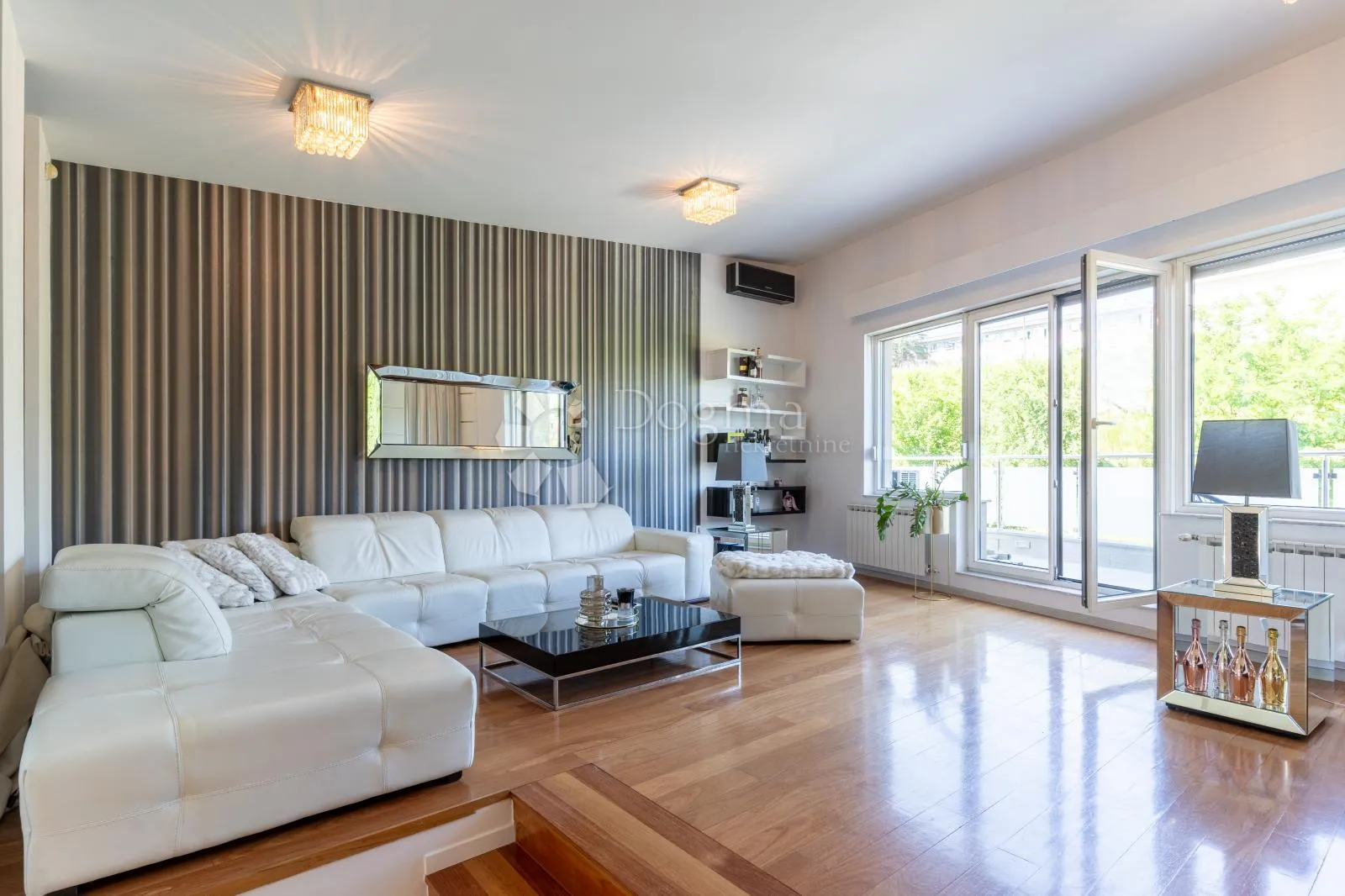 Top Penthouse Pun Svjetla - 2 Terase - 2 Balkona - 2 Parkinga - Zagreb