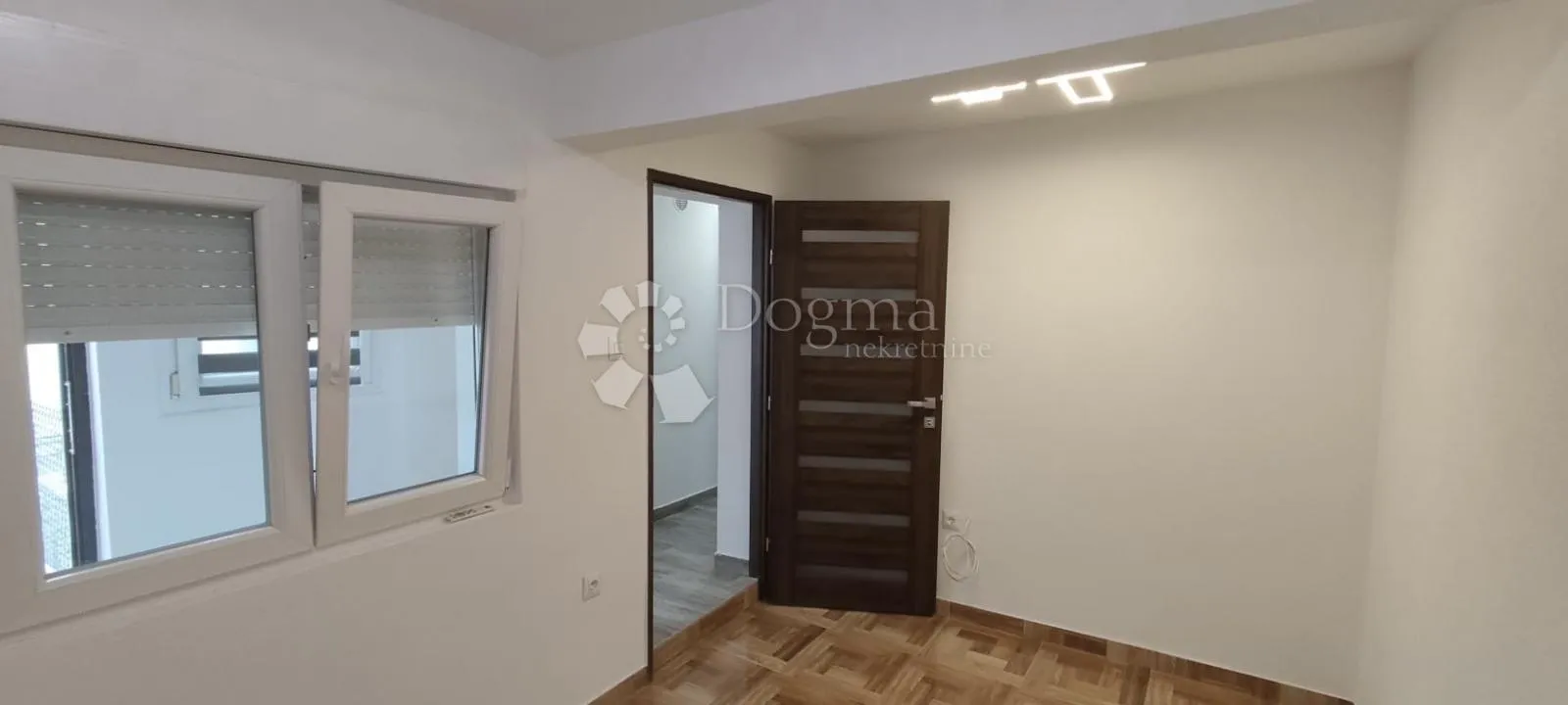 ekskluzivno! novouređen stan u centru solina – odmah useljiv! - slika 7