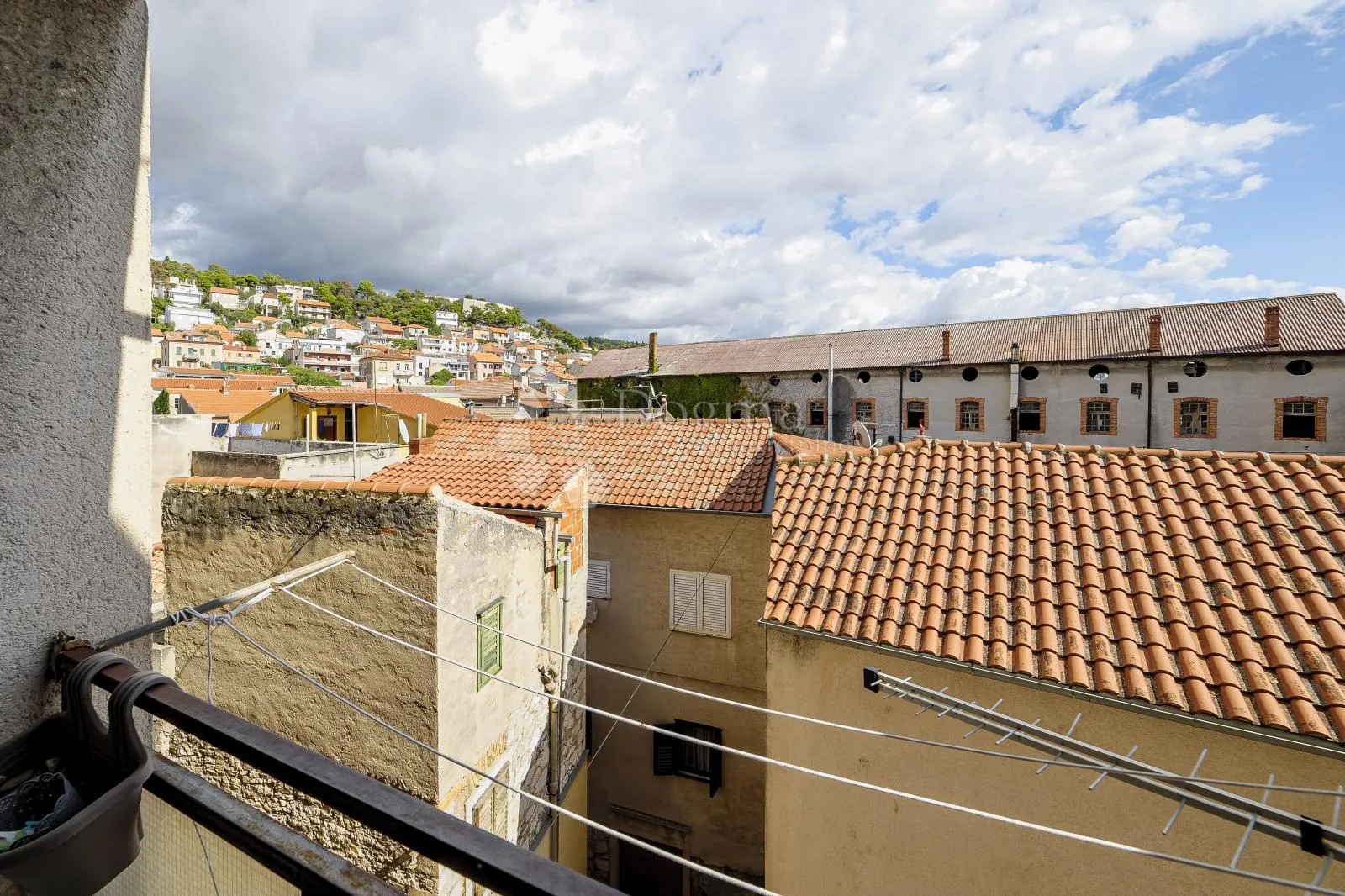 šibenik - renovirani stan u centru grada - slika 18
