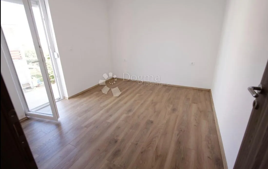 vodice - dvoetažni stan na 1. katu 130 m2 - slika 8