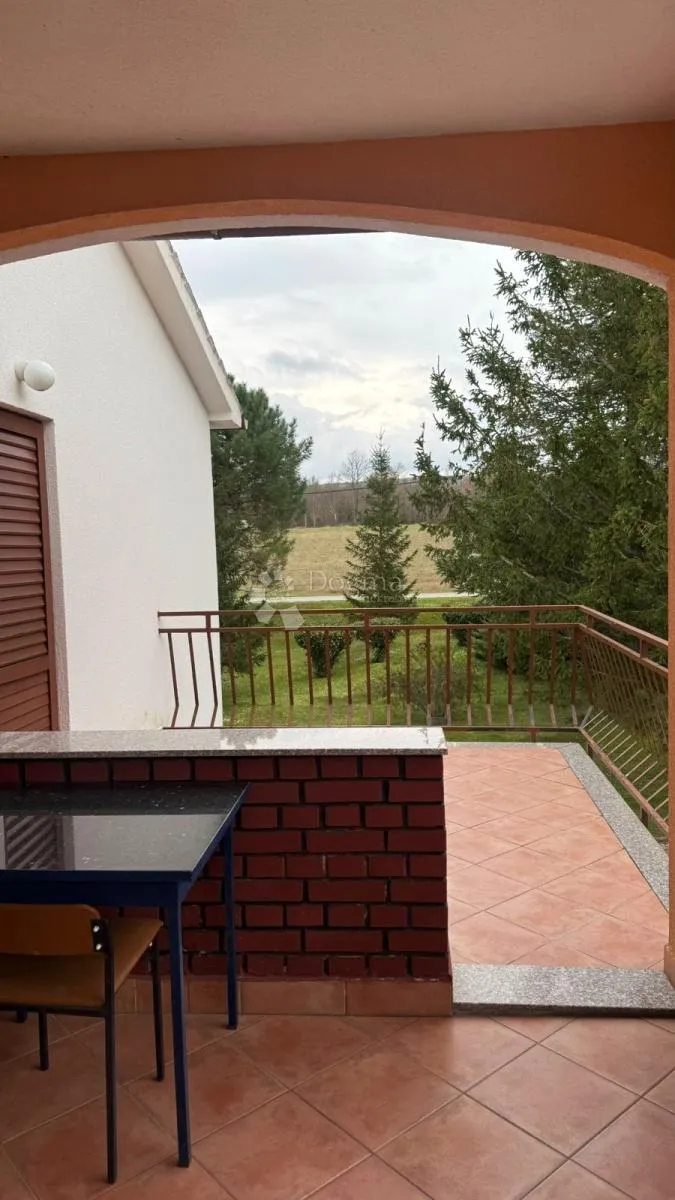 kuća s dva stana i građevinskom okućnicom 4740m2 u okolici labina - slika 6
